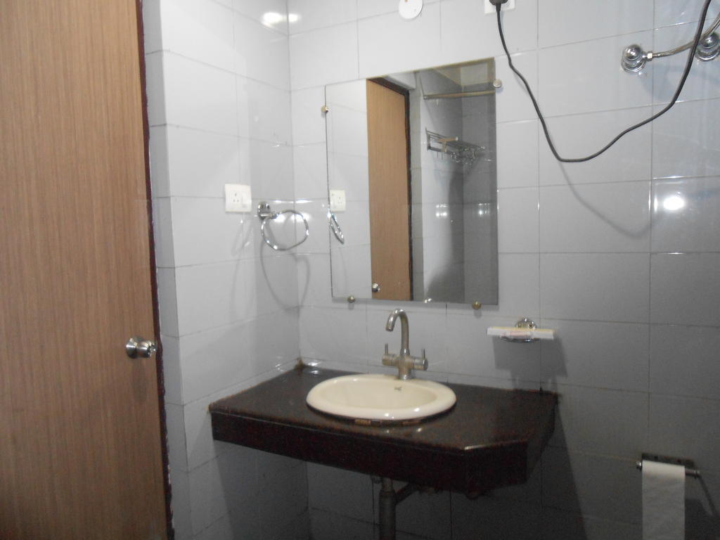 Hotel Fame City Γουβαχάτι Δωμάτιο φωτογραφία
