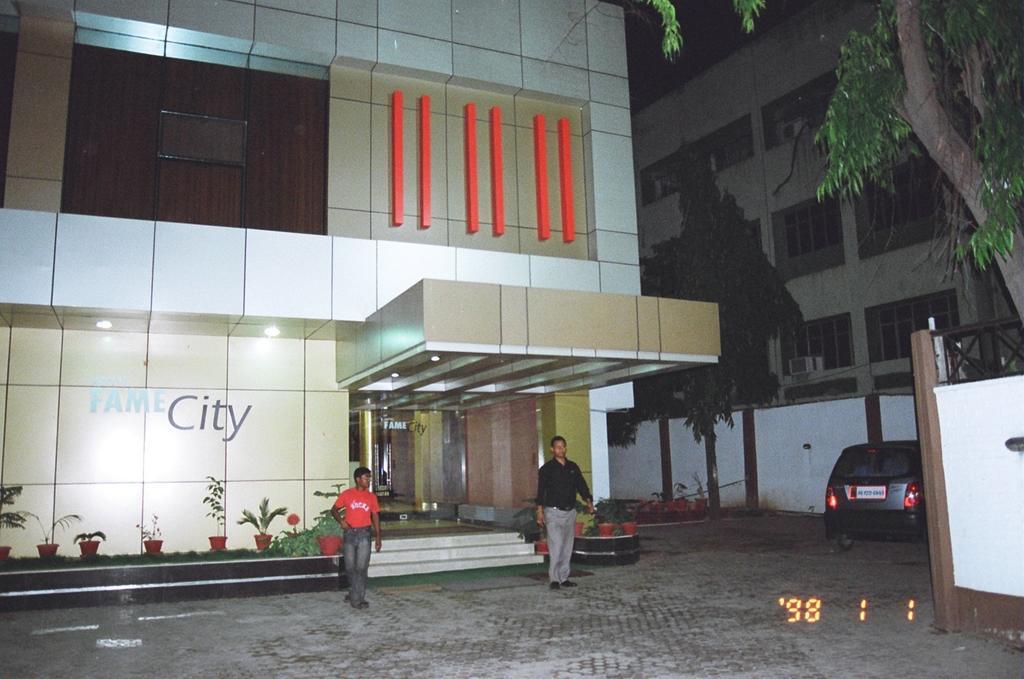 Hotel Fame City Γουβαχάτι Εξωτερικό φωτογραφία